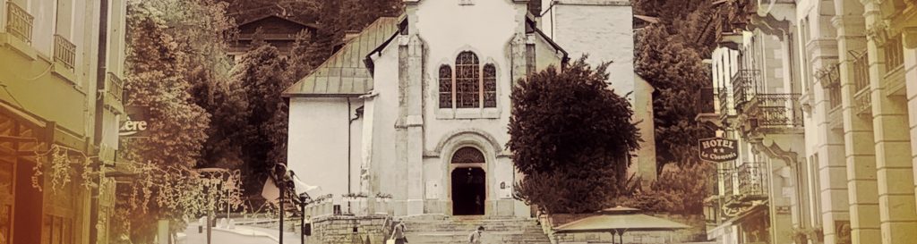 Photographie de l'église baroque Saint Michel à Chamonix.