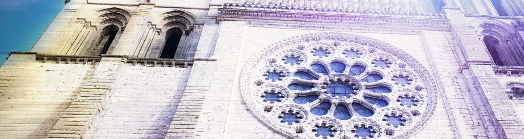 Photographie de la rosace sublime  de la cathédrale de chartres.