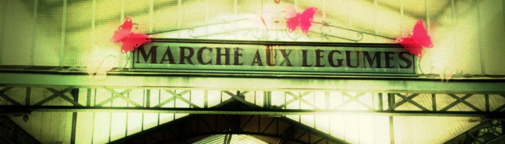 Photographie du marchés aux légumes à Chartres, lieu emblématique et historique.