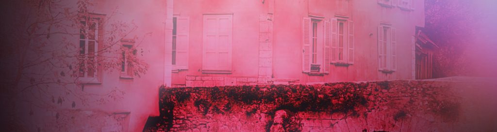 Photographie du pont des minimes illuminé à la tombée de la nuit.