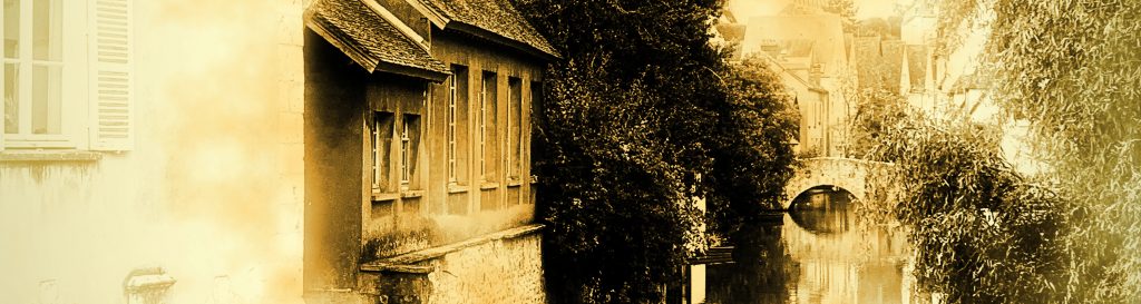 Photographie d'un pont en pierre sur l'Eure.