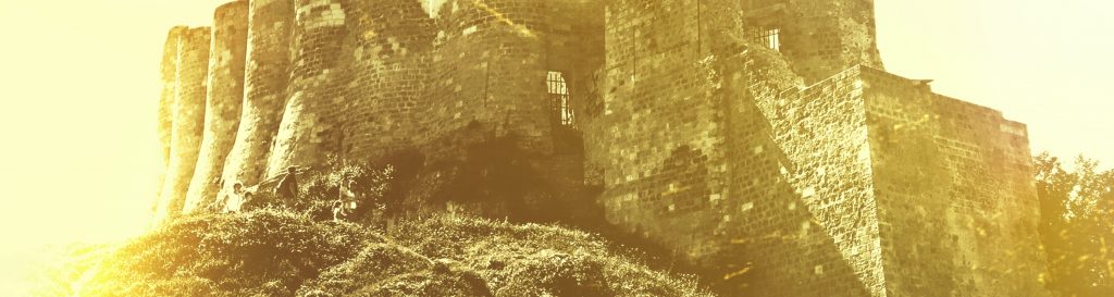 Photographie du château Gaillard prise une après-midi d'été.