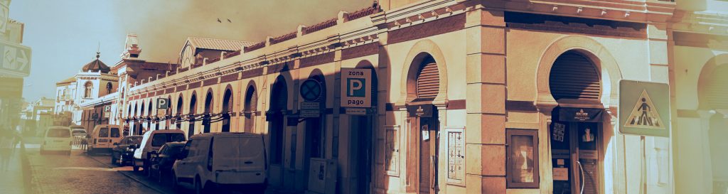 Photographie d'une tour de style néo arabe du marché de loulé.