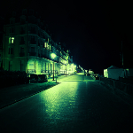 Photographie représentant la promenade de Cabourg une nuit d'été