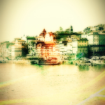 Photographie de la ville de porto vue depuis un bateau voguant sur le Douro.