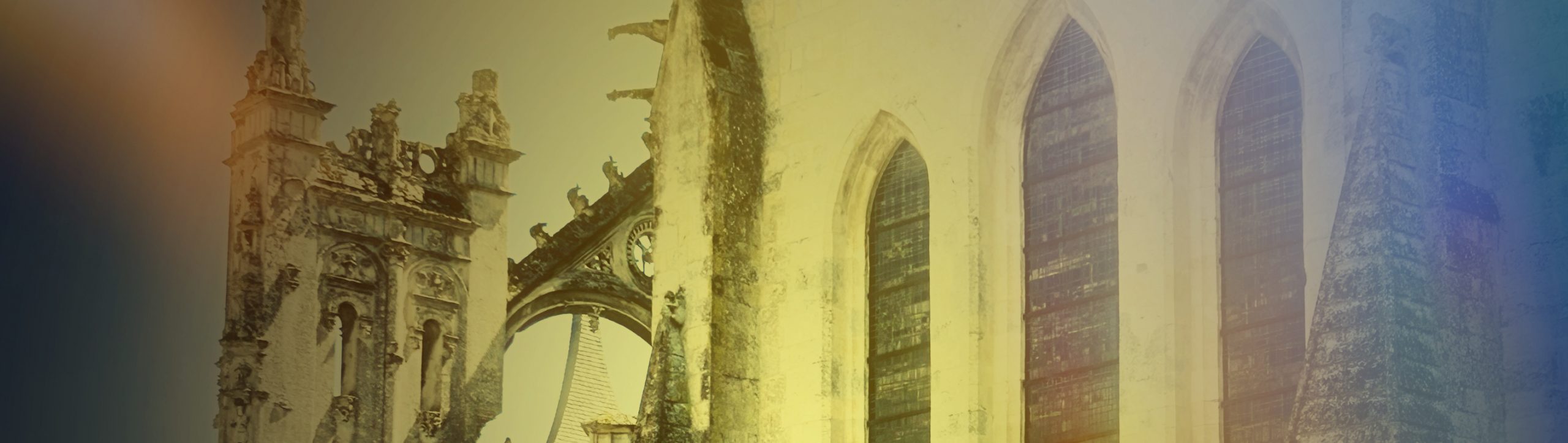 Photographie du clocher d'une église